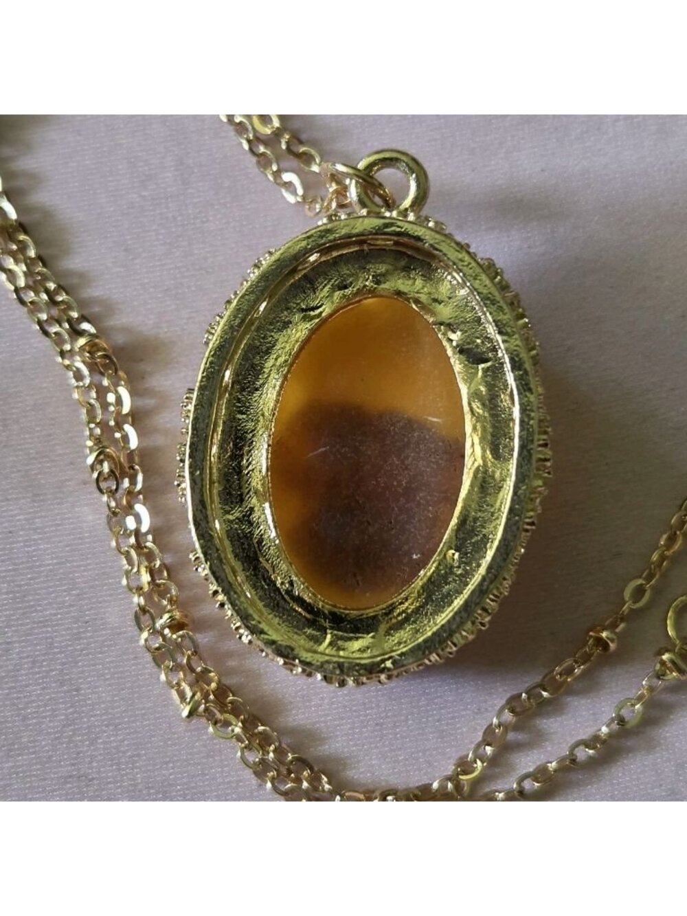 Vintage Gold Tone Molded Resin Cameo Pendant Necklace Victorian Bridgerton - Picture 3 of 11